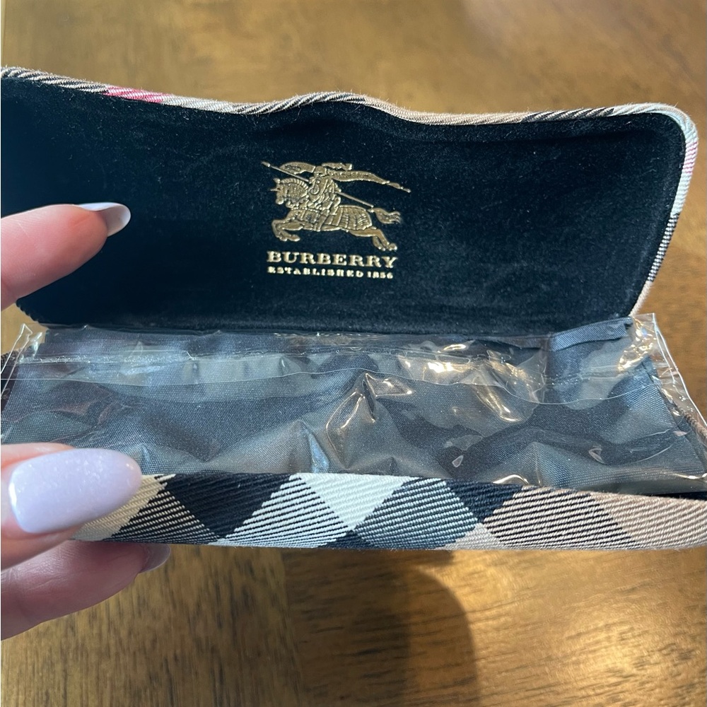 Burberry Nova Check Hard Eye Case - Picture 7 of 13